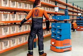 Autonómne mobilné roboty sú optimálne pre operácie vychystávania osoba-k-tovaru