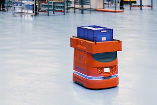 AMR sa používajú na zásobovanie výrobných liniek