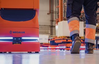 Roboty AMR spolupracujú s ľuďmi bezpečným spôsobom