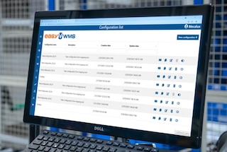 Správca vozového parku inteligentne prideľuje úlohy vozovému parku autonómnych mobilných robotov