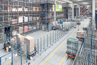 Jednokoľajové dopravníkové systémy prepájajú rôzne oblasti v rámci zariadenia