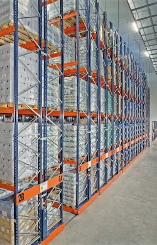 Mobilné regály môžu byť veľmi vysoké