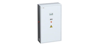 Hlavný napájací panel obsahuje PLC