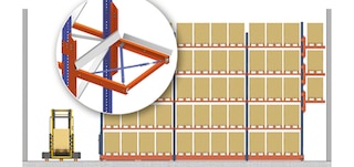 Stanice P&D sú nainštalované nad chodníkom pre chodcov regálov Movirack Stanice P&D sú nainštalované nad chodníkom pre chodcov regálov Movirack