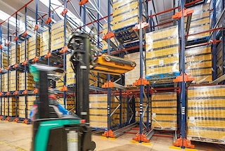 Systém Pallet Shuttle sa odporúča pre sklady s masívnymi vstupnými/výstupnými tokmi