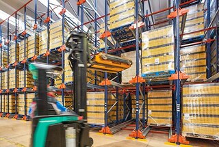 Systém Pallet Shuttle sa odporúča pre sklady s masívnymi vstupnými/výstupnými tokmi