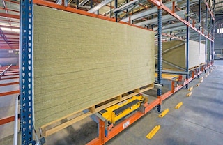 Rozmery regálov Pallet Shuttle možno prispôsobiť nadmerným nákladom