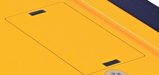 Horná časť kyvadlového vozíka má priehradku na uloženie batérie