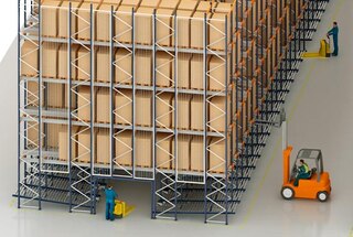 Pallet Shuttle so spádovými paletovými regálmi na nižších úrovniach