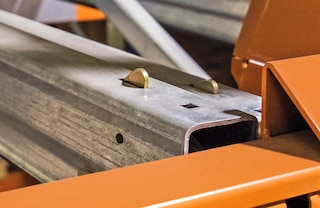 Spúšť blokovania zabraňuje pohybu vozíka, ak paleta nie je správne podopretá