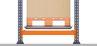 Nosníky spádového regálu podporujú valčekové dráhy v spádových paletových regáloch